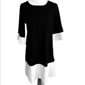 Agb Shift Dress Black/White Pleated Hem 3/4 Sleeve Knee Length Size M